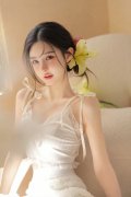 把两个奶顶正在窗户上干V